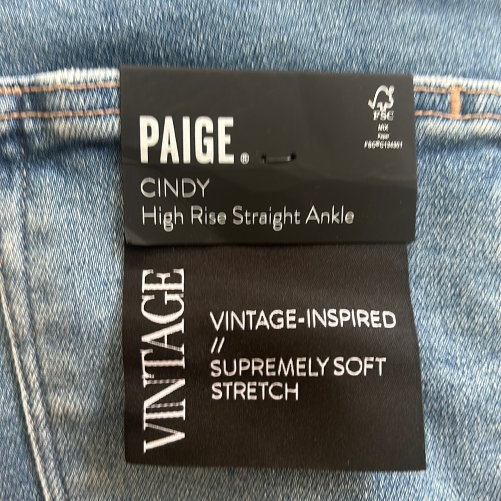 PAIGE Cindy Jeans with destroyed hem — size 29